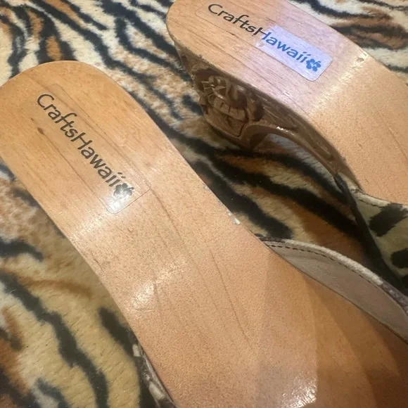 Leopard Print Carved Wooden tiki Wedges - Picture 6 of 15